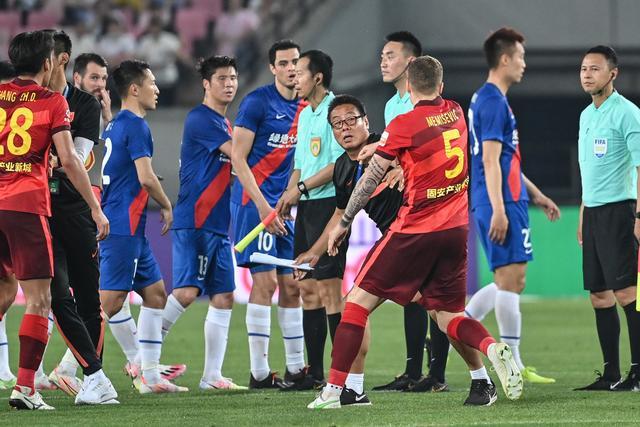 主场惨败日本男篮19分！中国男篮乱打一气，又被逼入绝境
