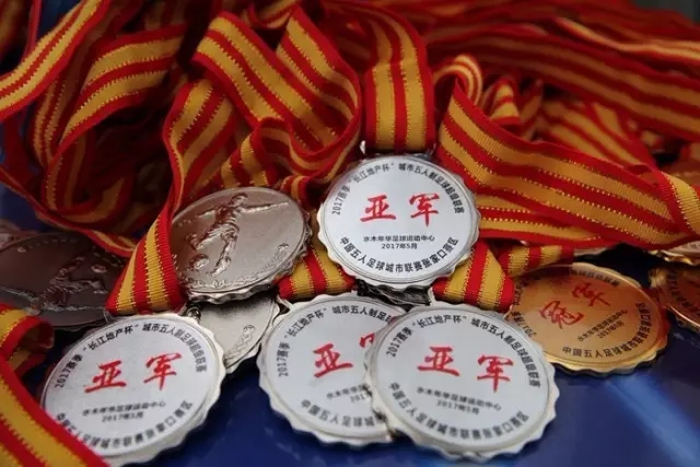 艾弗森：詹姆斯的领导力天赋和经验 能提升任何一队的夺冠概率